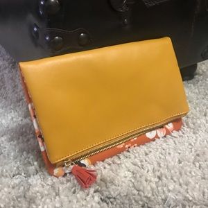 Reversible clutch - floral - brand new